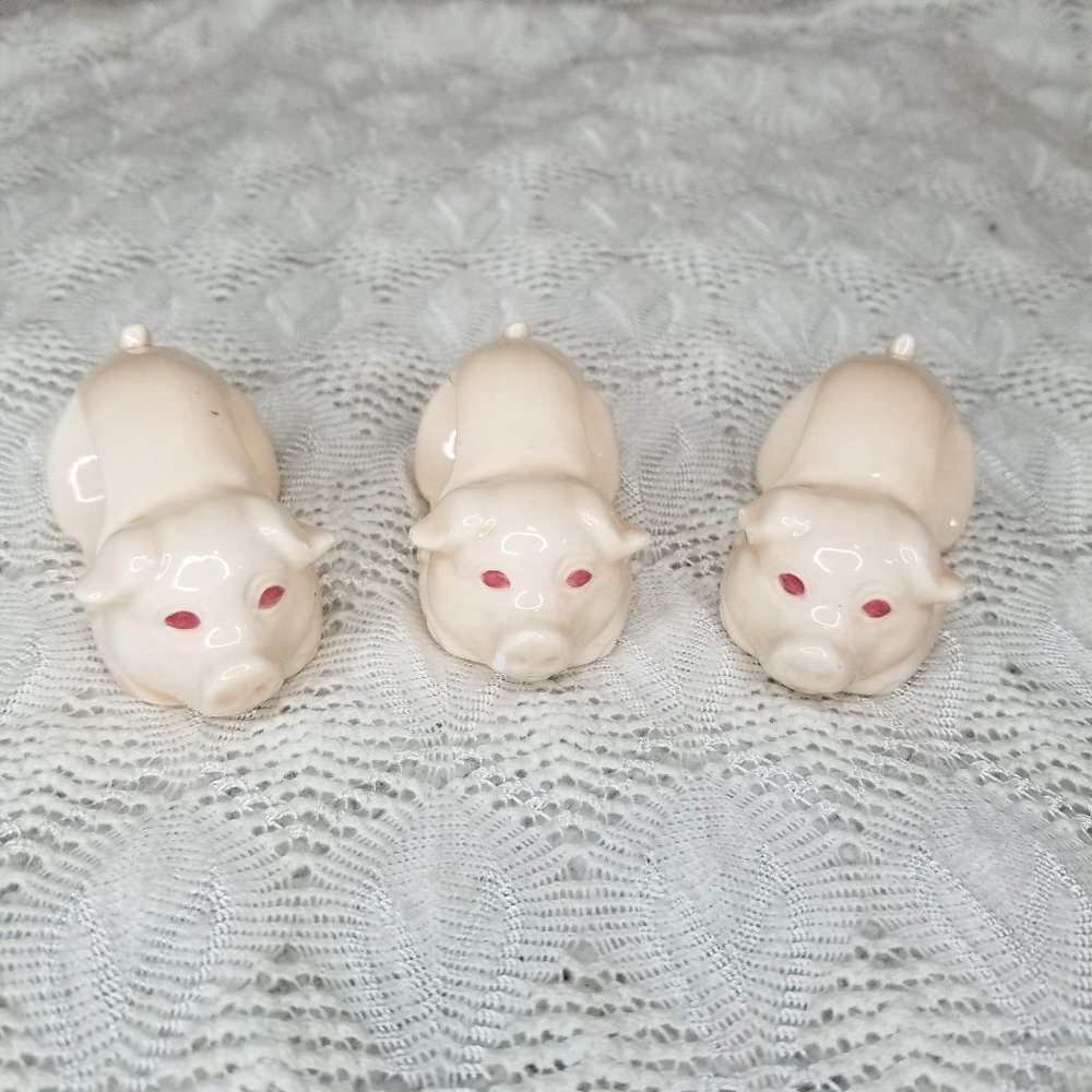 SET OF 3 VINTAGE CERAMIC LITTLE PIGGY NAPKIN RINGS Pig Napkin Holder red eyes